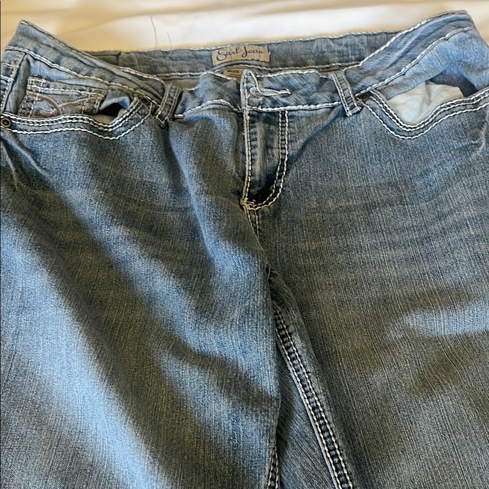 Earl Jeans Capri Denim with Classic Fading